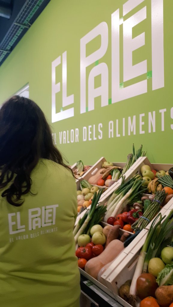 blancasalroc's tweet photo. Avui s'inagura #elpalet @BALleida un projecte que vetlla per distribuir aliments de manera #sostenible i per afavorir l'#alimentaciósaludable de persones en risc d'#inseguretatalimentària Gestat amb @OriolBerenguer  @mathew_avva Quina felicitat enmig d'un món desordenat! https://t.co/rDxTFMcXVe