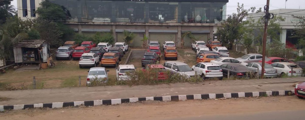 vikashsantuka's tweet photo. Illegally occupying govt. land in connivance with local goons &amp; blocking someone else's premises.  At Cuttack, Odisha, India. Is this Skoda Culture? @SkodaIndia @SKODAIndia_PR @skodaautonews @SKODAUK @CMO_Odisha @Sambad_English @PandaJay @Kalingatv @News7_NewsLINC @ArgusNews_in https://t.co/ivo07OPFhU