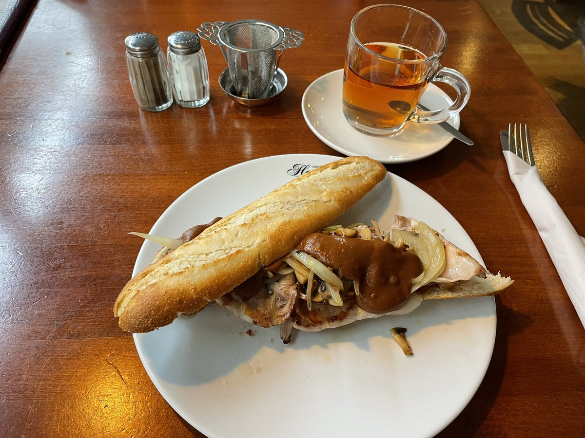 SchoppenRobert's tweet photo. Zo nu een lekkere #lunch bij mijn favoriete #lunchroomharrels in #Lelystad. #stokbrood (#wit😊). #warmvlees #champions #ui #satesaus  &amp; #bosvruchtenthee https://t.co/WINuztOII2
