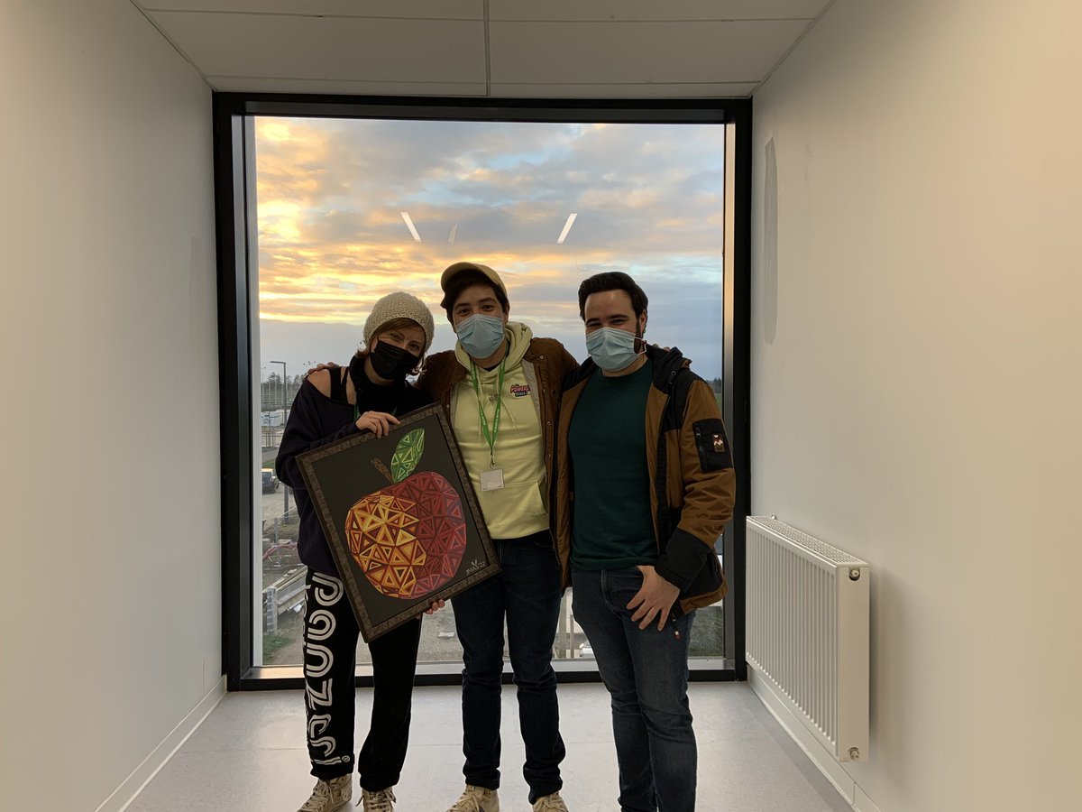 Awesome and touching present for my HDR I defended in visio <a href="/lemoulon/">GQE-LeMoulon</a> in January, and that we could not celebrate because of covid !! A hand sewn 🍏 by <a href="/Gab0lvera_1/">Gabo Olvera</a> 😍😍😍😍!!! A photo souvenir at new <a href="/IdeevL/">IDEEV_lab</a> building ! Thank you so much <a href="/Gab0lvera_1/">Gabo Olvera</a> and Mike, you rock guys!