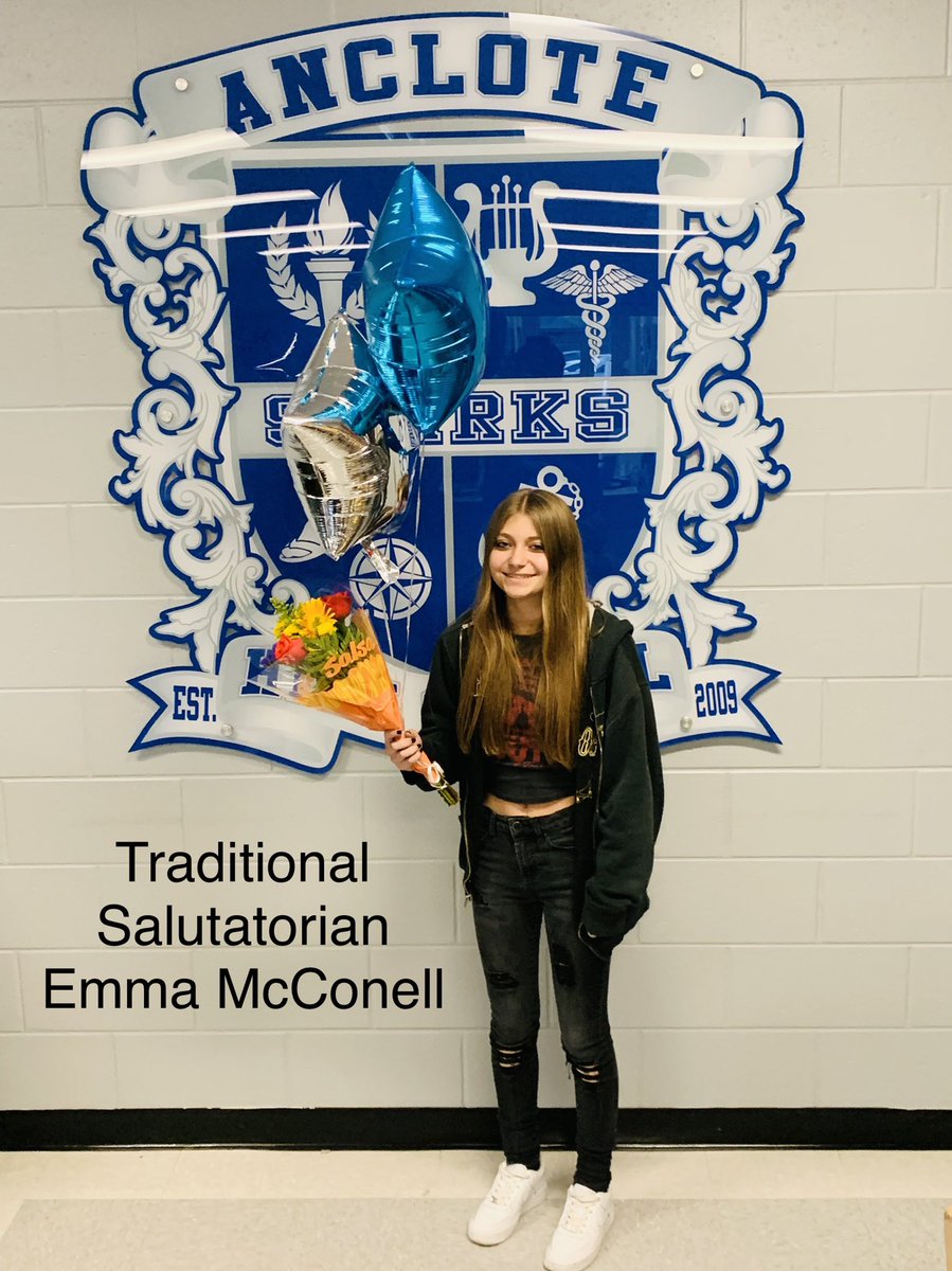 AncloteSharks's tweet photo. Congratulations to AHS Valedictorians &amp; Salutatorians:

Traditional Valedictorian:
Denicia finney 
Traditional Salutatorian:
Emma McConell

Cambridge Valedictorian:
Emma Wegener
Cambridge Salutatorian:
Bentley Aing￼

#WayToGoSharks
#ProudOfTheseSharks
@pascoschools https://t.co/1wQTRGpg4F