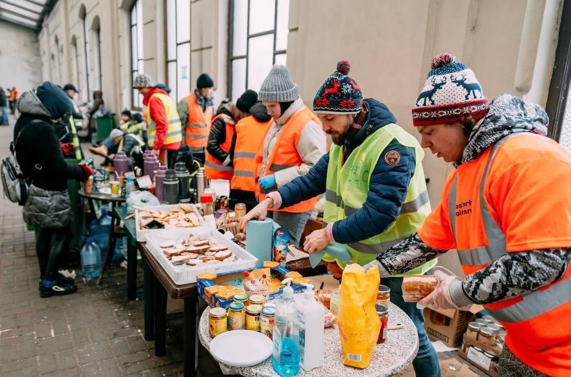 ozstup's tweet photo. a little bit of lviv railway station, like you've never seen it before. https://t.co/527jT9eOrM