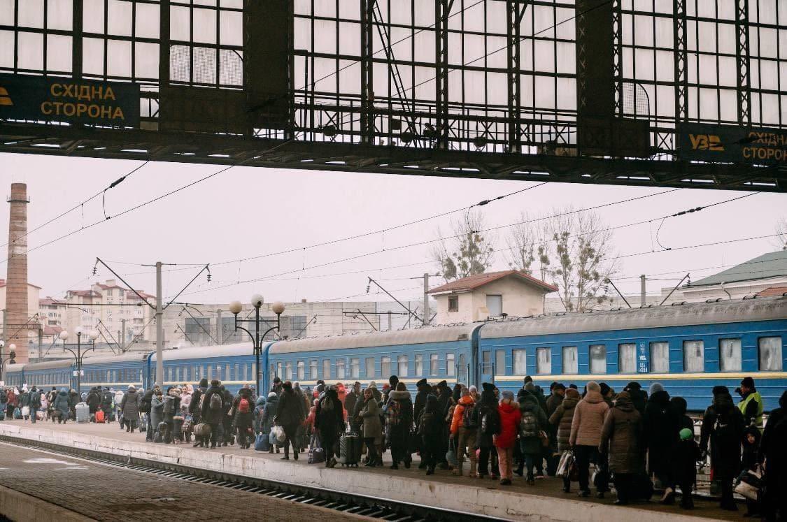ozstup's tweet photo. a little bit of lviv railway station, like you've never seen it before. https://t.co/527jT9eOrM