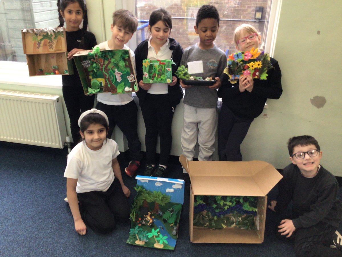 ReinwoodInfants's tweet photo. Fabulous homework from the Y2 children. Their challenge was to be creative and make, draw or paint a piece of work about the Amazon rainforest. The results were stunning 🐸🐒🦋🪱🦜🦎🌴
#rainforestinabox #amazingamazon #magnificentmodels https://t.co/R6i8Ph6yGy