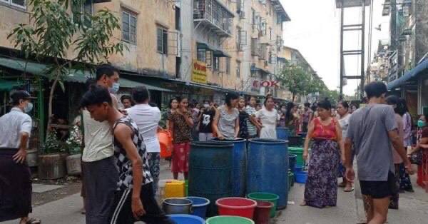 cherryty_nctzen's tweet photo. During Myanmar's rolling blackouts, Yangon has water shortages. https://t.co/2xVgxd9XwC #VillagesBurntDownByJunta #2022Mar11Coup #WhatsHappeningInMyanmar https://t.co/yFITmNjLvQ