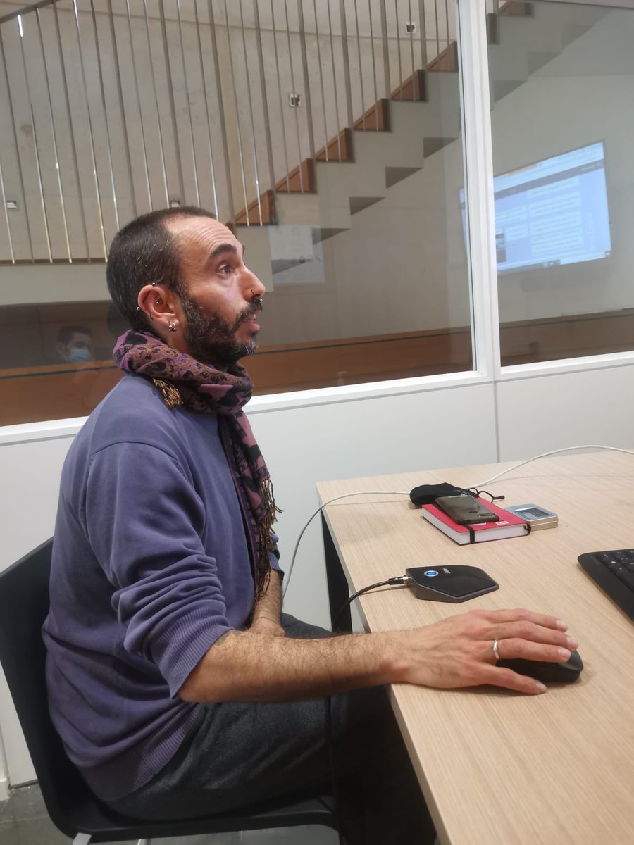 GVA_Cefire's tweet photo. 👆Àlex Boix comenta en la formació #CIC per a FPA/EOI: "és necessari realitzar una sensibilització del claustre 👂en igualtat perquè els Plans d'Igualtat i Convivència siguen funcionals. Tot el professorat som responsables de desenvolupar la coeducació en els centres educatius". https://t.co/0KGq071gbs