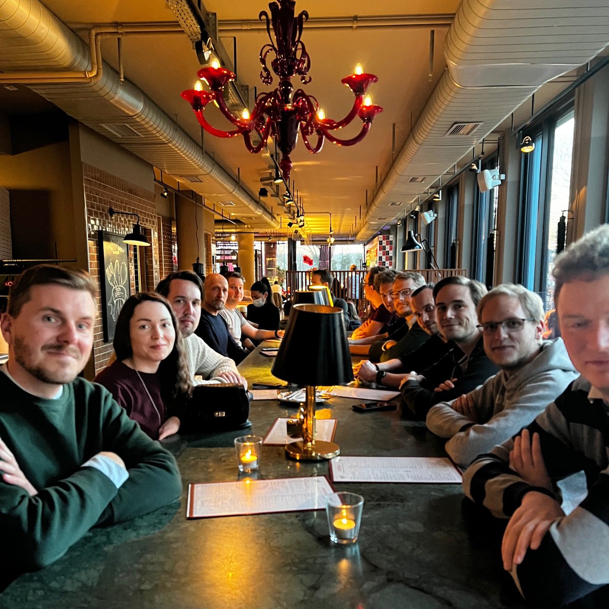 VOGRU's tweet photo. Zwei Tage #Doktorandenseminar. Viel Fortschritt bei den Verfahren zur Entwicklung #KI-basierter Systeme, #Blockchain-Architekturen &amp; Prozessen für Virtual-/ Augemented-Reality-Anwendungen.
Coole Truppe, hartes Ringen um Erkenntnis.😉 https://t.co/EN9PgwZ0WV