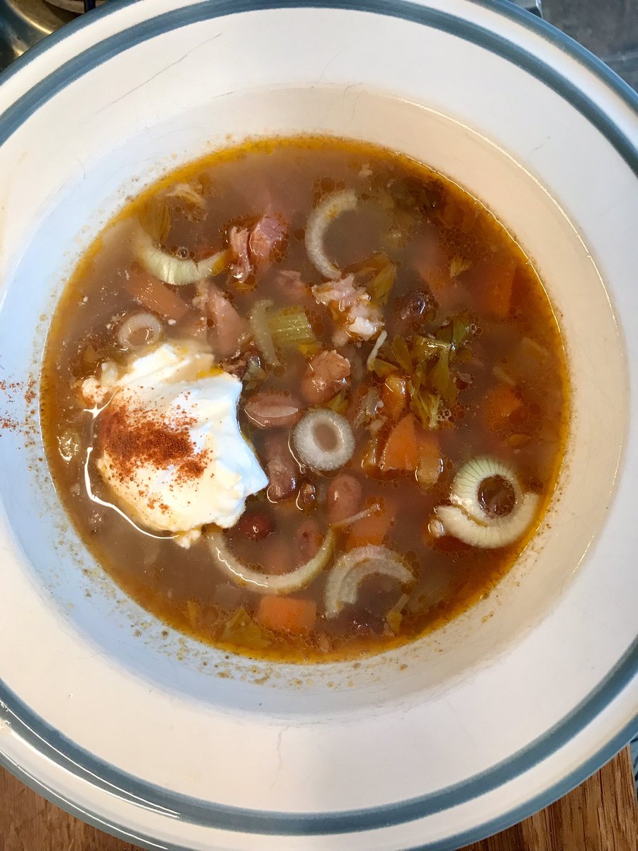 GrabYourSpoon's tweet photo. Finished version. Ham added (no need for salt), a splash of vinegar for the crucial sour note, dollop of sour cream & raw sliced onion. #bableves https://t.co/PF3s92N2GW