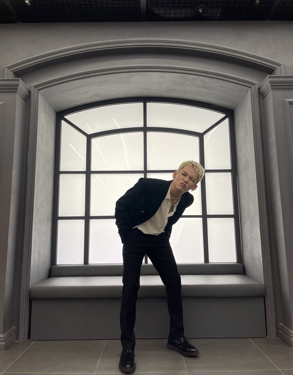 suk’s do not touch ma boy. tweet media
