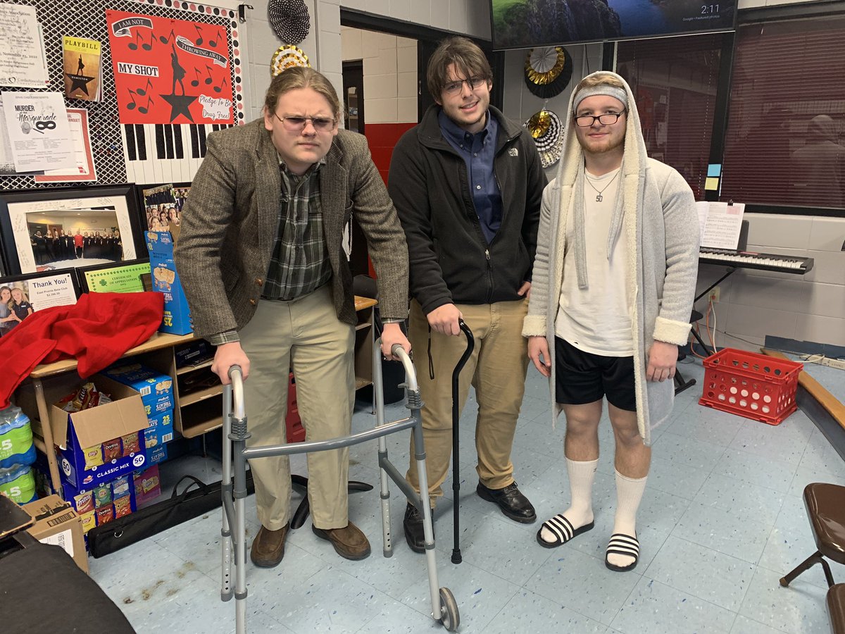 MrsStaplesEP's tweet photo. My Land looks like an old version of his daddy!!! School Olympics spirit day. https://t.co/ovp0nEEljj