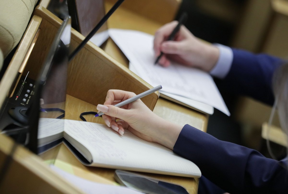 senatinform's tweet photo. В РФ заработает механизм спецрегулирования на финансовом рынке

Так государство хочет предотвратить дестабилизацию экономики и злоупотр��бления со стороны недружественных стран https://t.co/jhixbWqfAJ https://t.co/FTdZUliZlL