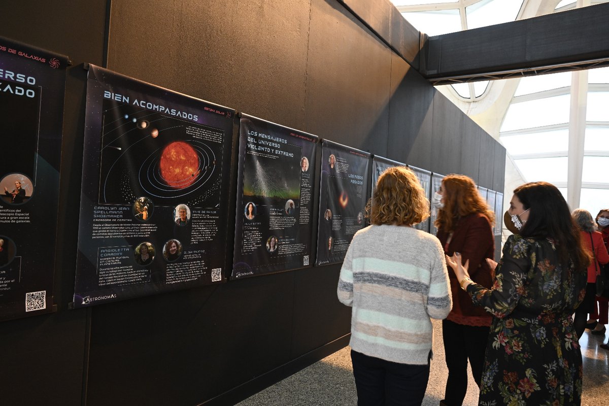 igualtatUV's tweet photo. El Museu de les Ciències ha acollit l'exposició 'Astrónomas'. En ella es reconeix el paper destacat d'aquelles científiques en la història de l'astronomia i en l'actualitat. 
Us animem per veure aquestes grans obres. Les trobareu a la 3ª Planta de @CACiencies https://t.co/tHPByl2L20
