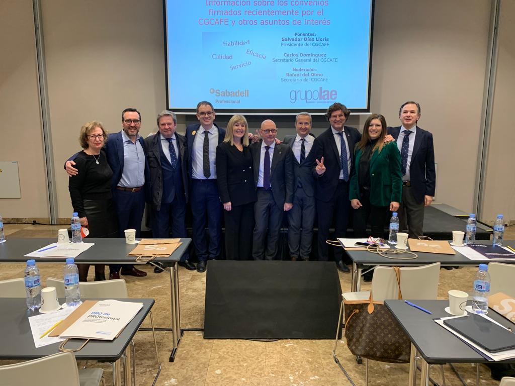 CafCantabria's tweet photo. Representantes de la Comision de la marca profesional de Los Colegios de #AFColegiados formándose en las Jornadas de Manuel Roberto @CgcafeAaff @AlbertoRCT @LBSabogados https://t.co/le93bYg8E6