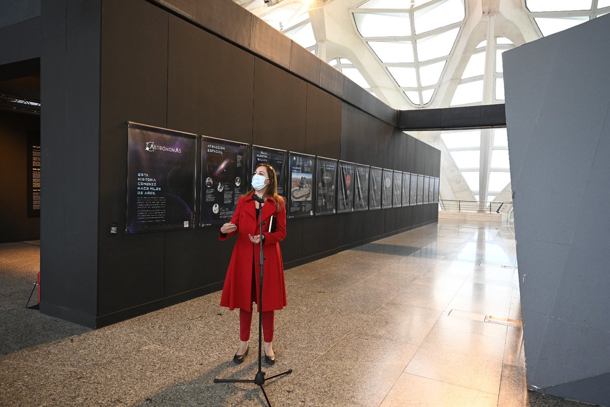 igualtatUV's tweet photo. El Museu de les Ciències ha acollit l'exposició 'Astrónomas'. En ella es reconeix el paper destacat d'aquelles científiques en la història de l'astronomia i en l'actualitat. 
Us animem per veure aquestes grans obres. Les trobareu a la 3ª Planta de @CACiencies https://t.co/tHPByl2L20