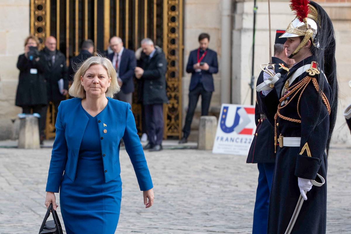 EUCouncil's tweet photo. 🇪🇺 EU leaders are in Versailles for the second day of #EUCO today. 

They discuss how to strengthen European sovereignty, reduce dependencies and design a new growth and investment model.

More info → https://t.co/xKAAEMAG8N https://t.co/GImFwQVTbG