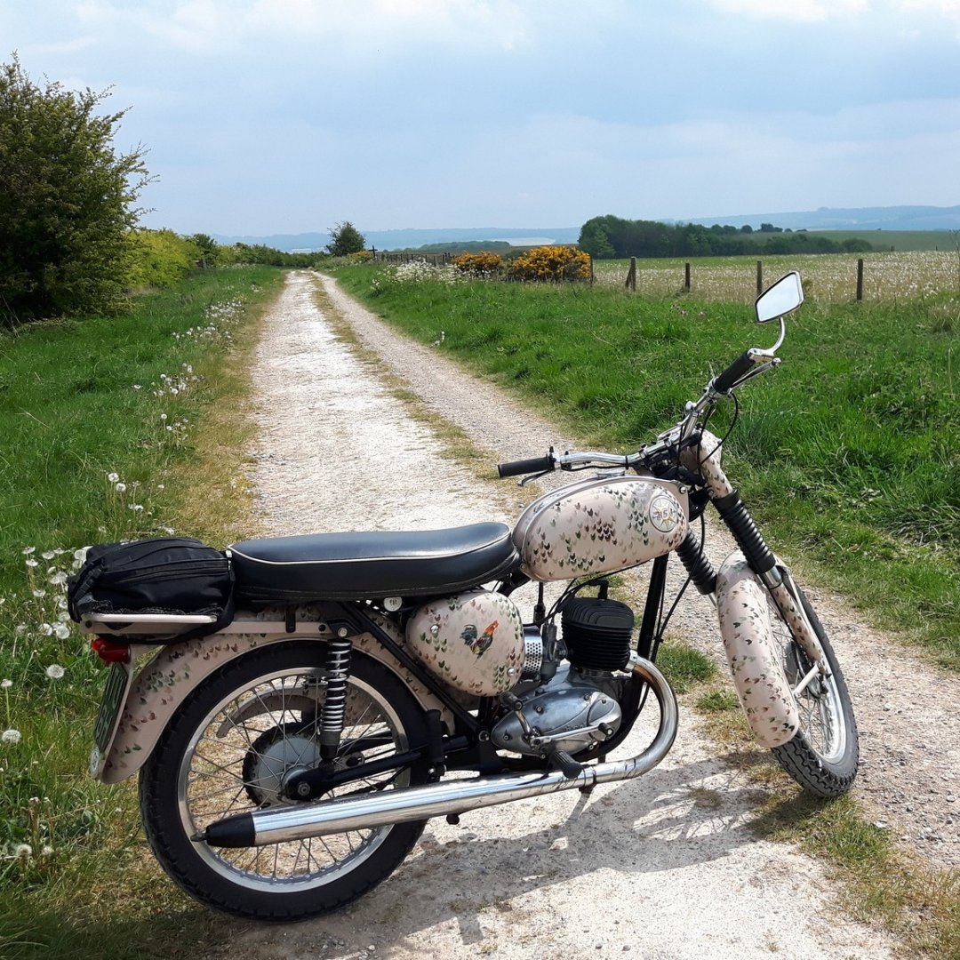 bsamotorcycles_'s tweet photo. Today, our #BSAInMyDNA story comes from Doug Brown and his custom-painted #BSA Bantam.

Not only is this model a stunner, but it’s also been on plenty of adventures, including New Zealand and the USA.

Would you like to be featured next? #BSAIsBack https://t.co/Squ2RHKegD