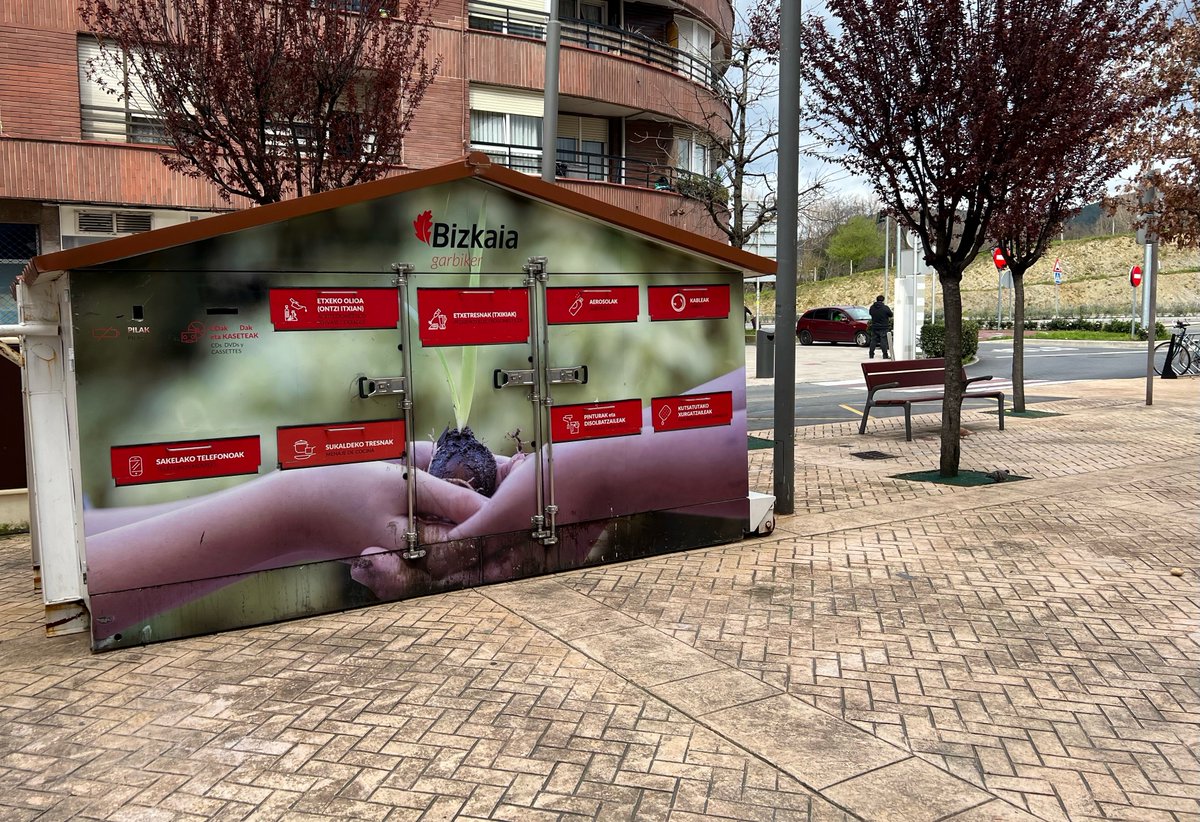 IurretakoUdala's tweet photo. ♻️Martxoaren 9tik 22ra #Garbigune mugikorra Iurretan, #pilak, #kableak, #mugikorrak..eta abar birziklatzeko
♻️Garbigune móvil del 9 al 22 de marzo en #Iurreta para #reciclar más fácilmente #pilas, #cables, #móviles..
📍Askondo
Hurbildu eta #birziklatu ‼
¡¡ Acércate y #recicla ‼ https://t.co/BaKQaVUX1c
