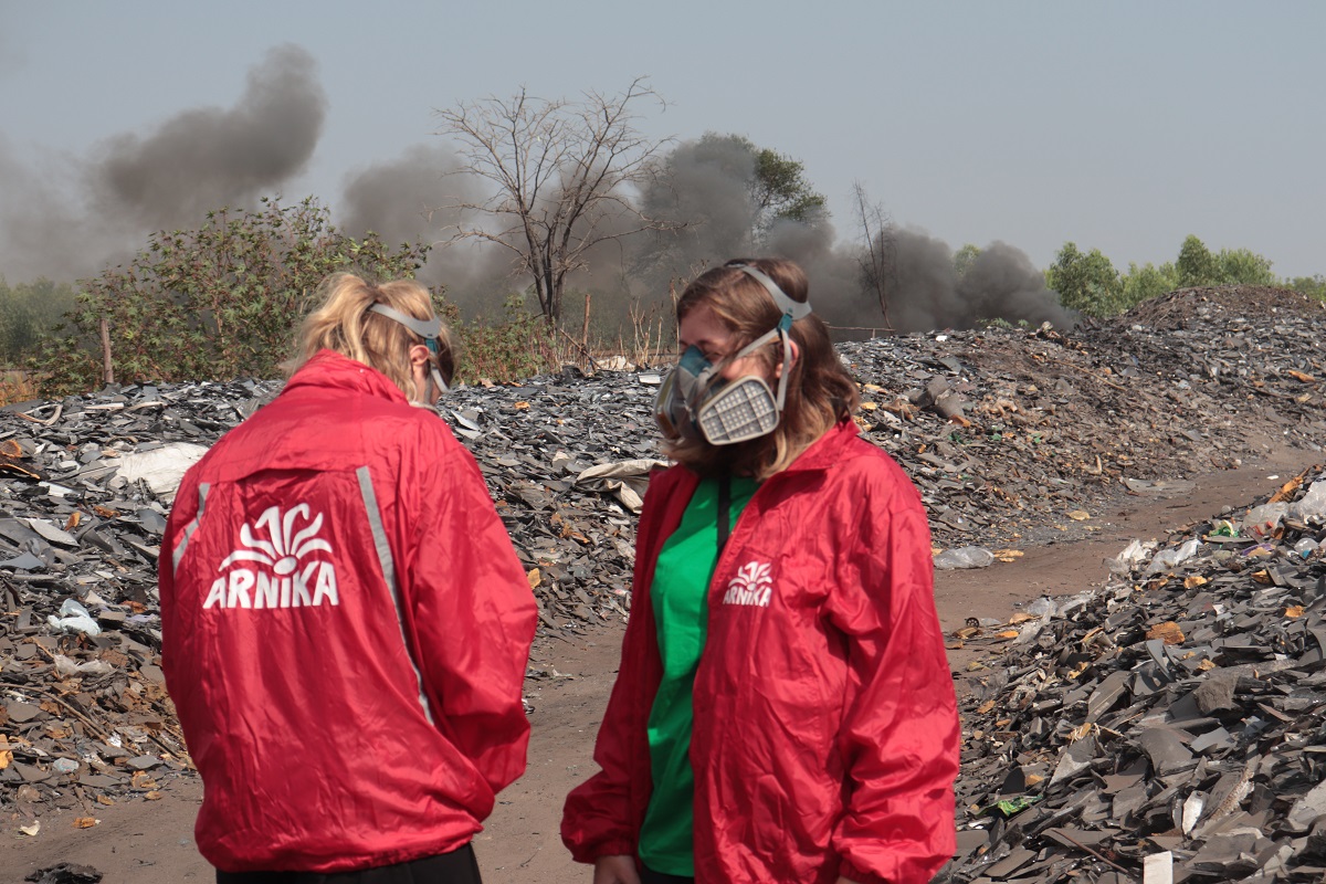 JPetrlik's tweet photo. Well this might be a crucial oportunity to stop further exports of #ewaste to #Thailand or #Ghana as it was witnessed by @arnikaorg, @ToxicsFree and @EarthTH2009 #stopPOPswaste #stopdioxin @brsmeas https://t.co/ShwknkTEp9
