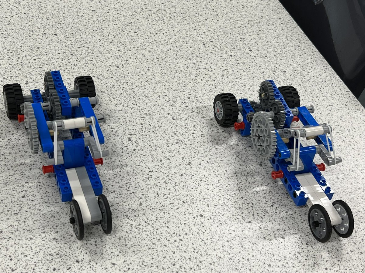 FATech_Ed's tweet image. N5 Engineering back to the drawing board with compound gears- after their prelim highlighted a glitch in their understanding #DriverOverDriven #SayItAgainSayItBeter #LearningThroughPlay