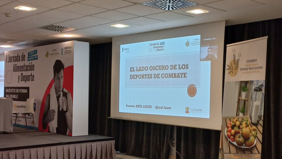 Continuamos con <a href="/RaLuzon/">Raúl Luzón</a> nutricionista del <a href="/RealZaragoza/">Real Zaragoza</a> con una interesante ponencia sobre "El lado oscuro" ⚫ de los deportes de combate🤼‍♂️ en la I Jornada sobre Alimentación y Deporte 🍎🏃‍♂️

<a href="/codinmur/">CODINMUR</a> 

#farmacianutrición #saludydeporte #alimentaciónydeporte