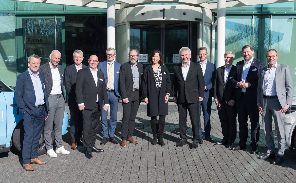 BergischSmart_M's tweet photo. Gestern fand die #bergischsmartmobility Abschlusskonferenz mit @a_pinkwart und unseren Partnern @aptiv @WSWWuppertal @Uni_Wuppertal @NeueEffizienz @stadt_wuppertal @Klingenstadt #StadtRemscheid @_KINRW statt. Wir bedanken uns bei allen Beteiligten für das erfolgreiche Event! https://t.co/bubuPJHLbX