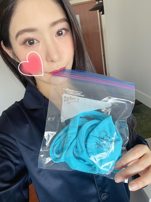 只今FANZAオークションに出品中です💖 乾いたマン汁が白く粉っぽくなっちゃいました😳❤️ 未洗濯のまま出品の為、粉ふいてるマン汁がよく確認できます(ﾉ&omega;｀*)んふふ♡  めぐりのマン汁を味わいたい方は、FANZAオークションに参加してみて下さいね💕 ⬇️ https://t