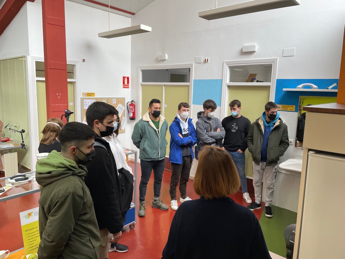 area_urmaker's tweet photo. Alumnos @URTecFab (2º Grados de Ing. Industrial) visitaron hoy el @CRMFLardero. Cogiendo ideas para diseñar y fabricar los productos de ayuda a personas dependientes. Muchas gracias Javier Calvet y Sara Ibarz por vuestro tiempo y por los casos que nos habéis planteado. https://t.co/YS1Q32IMVg