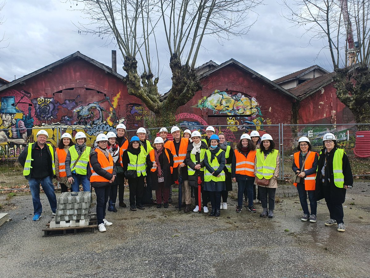 [Projet nouveaux locaux]
Visite qui marque une étape clé dans le projet d'implantation du Pôle à la #ZACBastideNiel : la signature du permis de construire par le président du PESMD #AlainMeunier &amp; l'architecte #DominiqueJakob de <a href="/JakobMFarlane/">Jakob+MacFarlane</a>, fierté ! <a href="/NvelleAquitaine/">Nouvelle-Aquitaine</a> <a href="/BxMetro/">Bordeaux Métropole</a>