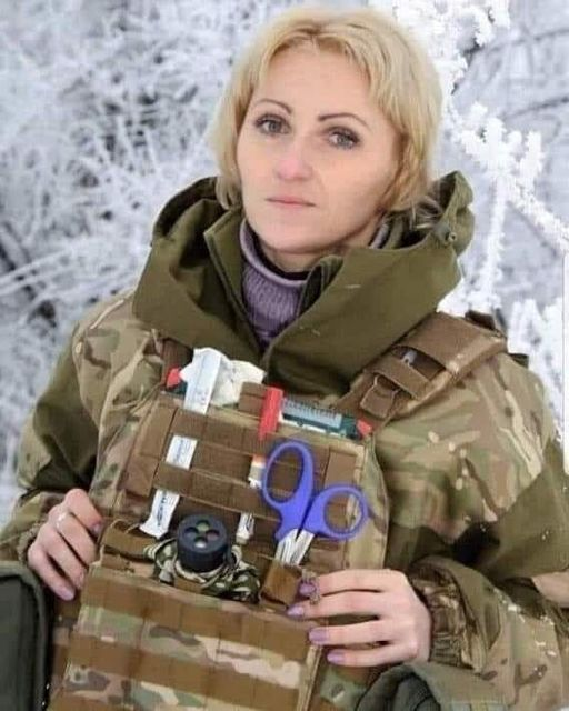 SaphirElle83's tweet photo. La légendaire médecin ukrainienne Valentina Pushich a été tuée aujourd'hui à la suite d'un bombardement dans la tente où elle aidait les malades. Une tragédie, c'est incroyable de penser qu'à seulement 2000 miles de nous cela arrive. 😭 😭😭
Repose en paix. 🌹😔 https://t.co/qCkeKKZmV1