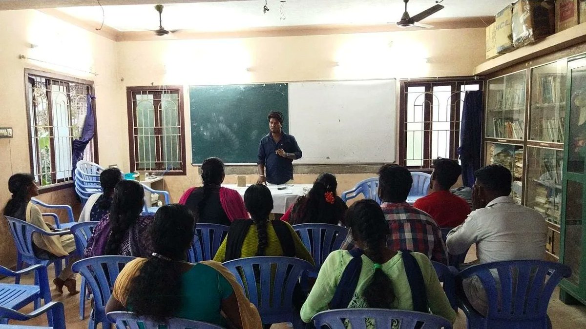 dyfipuducherry's tweet photo. புதுச்சேரி காவலர் தேர்வு - இலவச பயிற்சி வகுப்பு பாகூரில் இந்திய ஜனநாயக வாலிபர் சங்கம் மற்றும் புதுச்சேரி தீண்டாமை ஒழிப்பு முன்னணி சார்பாக 20 நாட்களுக்கு மேலாக நடைபெற்று வருகிறது..!

#DYFIPuducherry #PYUEF #PoliceSelectionFreeCoachingClass
@DyfiNadu  @dyficec https://t.co/zzDpXopvAZ