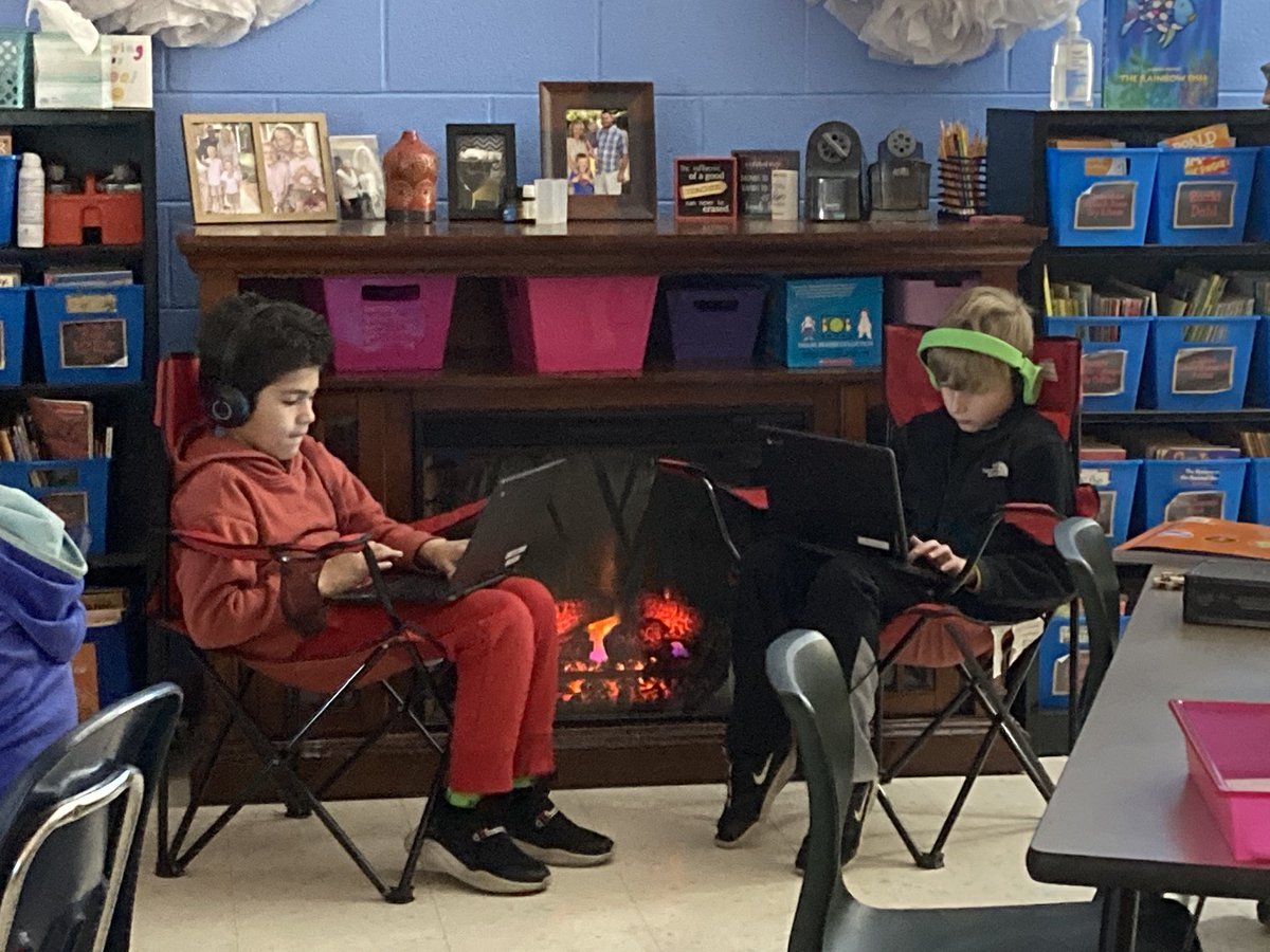 Ss love reading centers! <a href="/BriarwoodES/">Briarwood Elementary</a>