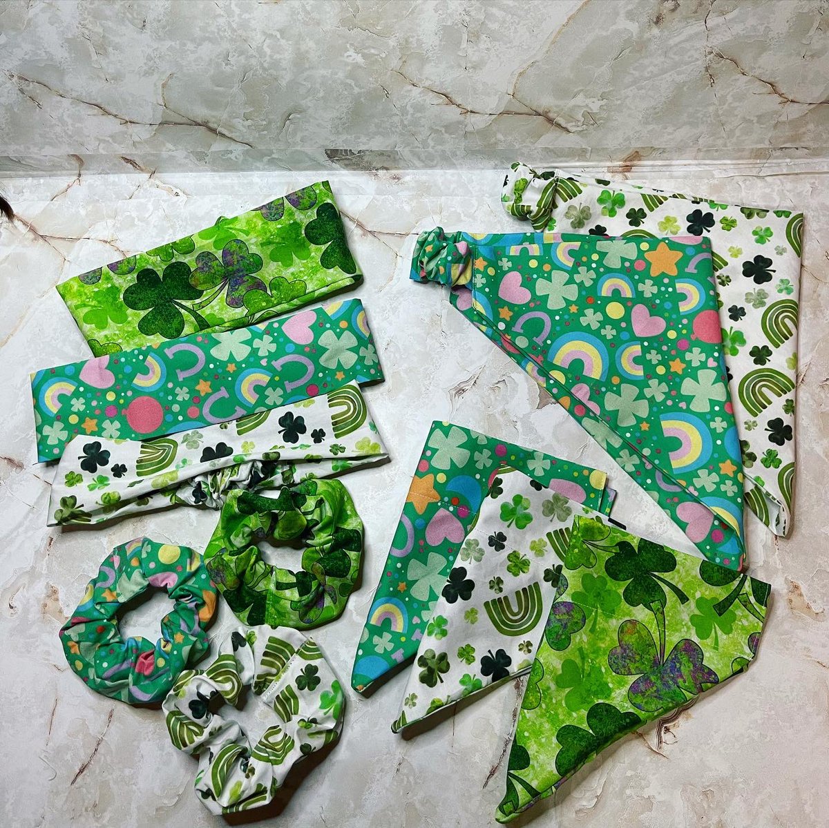Sunshinestudioo's tweet photo. St. Patrick’s Day hair accessories and pet bandanas are available in my shop🌟🌈 

Use code STPATTY15 for 15% off any order! https://t.co/M0AAMkWXd9