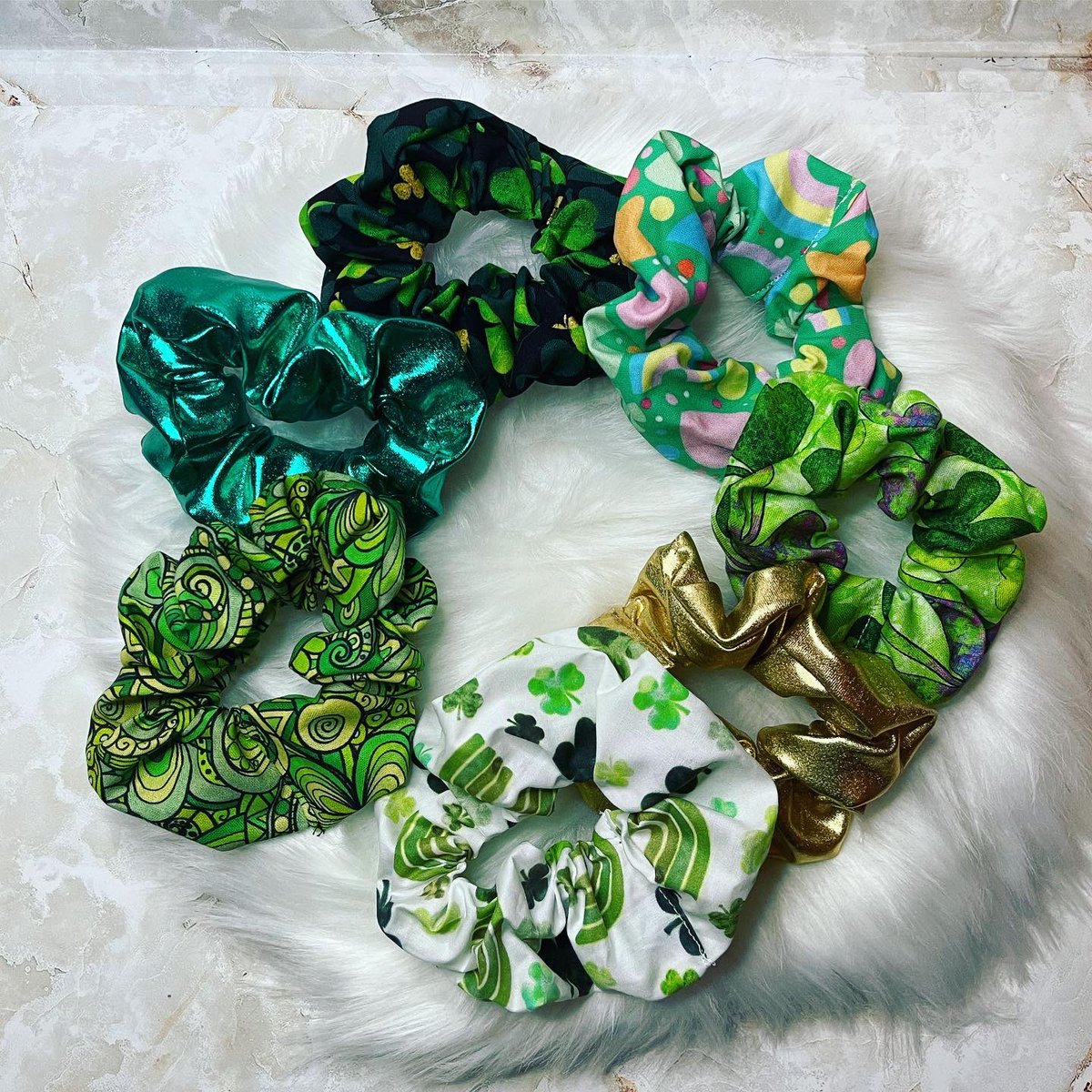 Sunshinestudioo's tweet photo. St. Patrick’s Day hair accessories and pet bandanas are available in my shop🌟🌈 

Use code STPATTY15 for 15% off any order! https://t.co/M0AAMkWXd9