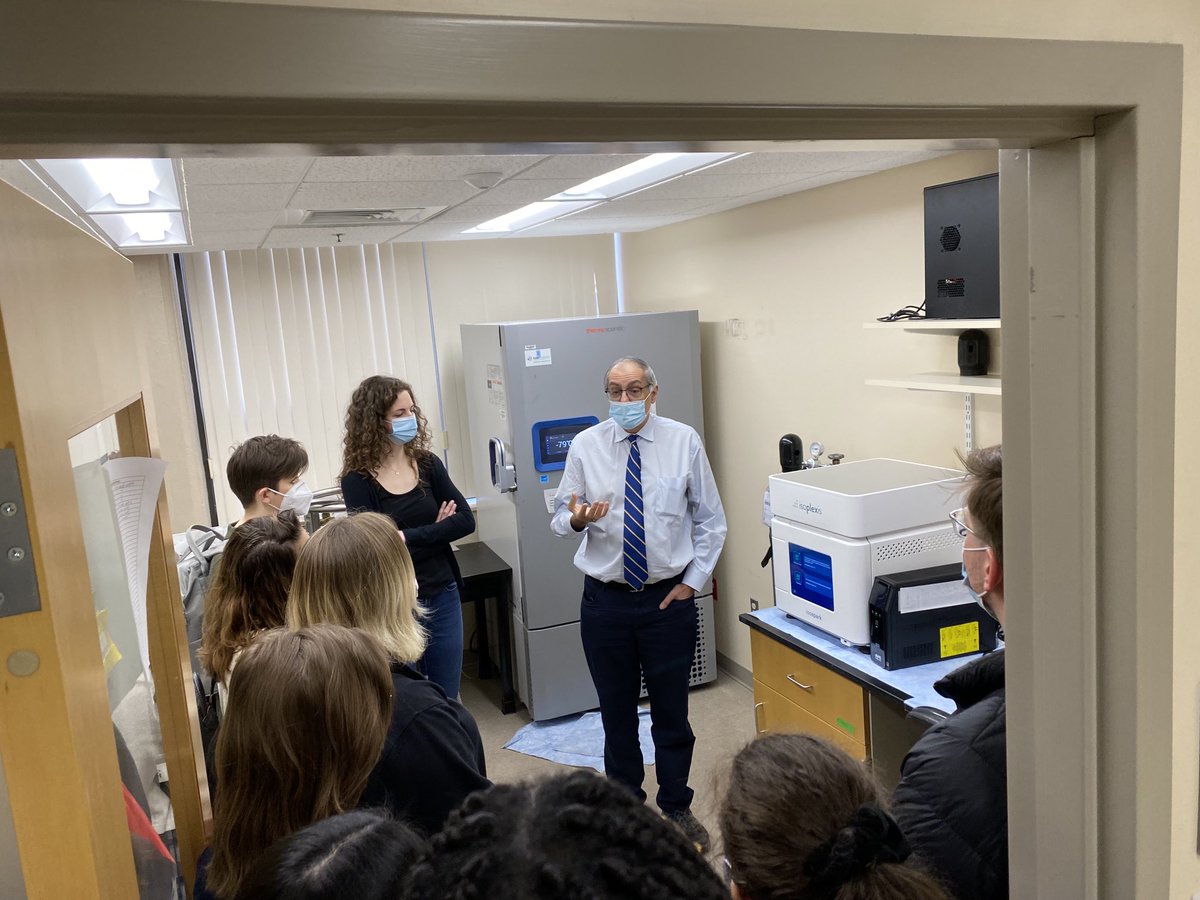 Happy to give tour this morning with <a href="/carlsen_lindsey/">Lindsey Carlsen</a> of our cancer labs #eldeirylab to ⁦<a href="/BrownUPathoGP/">Pathobiology Graduate Program at Brown University</a>⁩ visiting students. Here we’re telling them about single cell cytokine profiling we are doing ⁦<a href="/BrownUCancer/">Legorreta Cancer Center at Brown University</a>⁩ ⁦<a href="/BrownPathology/">Brown Pathology and Laboratory Medicine</a>⁩ ⁦<a href="/JSandersPhD/">Jennifer Sanders</a>⁩