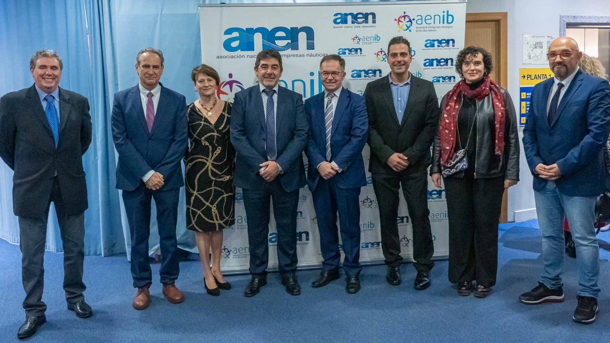 PalmaBoatShow's tweet photo. ⚓️🆕Casi un centenar de personas vinculadas al mundo de la náutica se han reunido, junto a las principales autoridades, para celebrar la XIV Entrega de Galardones del Sector #Náutico que #AENIB otorga a figuras y entidades destacadas del sector 👇⛵️
https://t.co/PWme8QxADq https://t.co/G8aXwYGauc