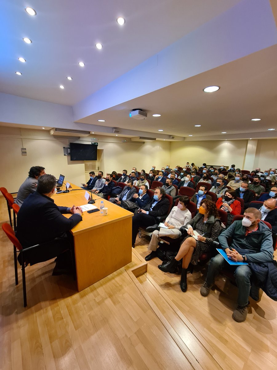 Hem volgut donar una visió del #sectorlogístic, intentat respondre a les preguntes com hem arribat a la situació actual, perquè i que podem esperar.

També donar a les empreses eines a nivell d’infraestructures i serveis per vendre els seus productes al exterior.
#edullesa