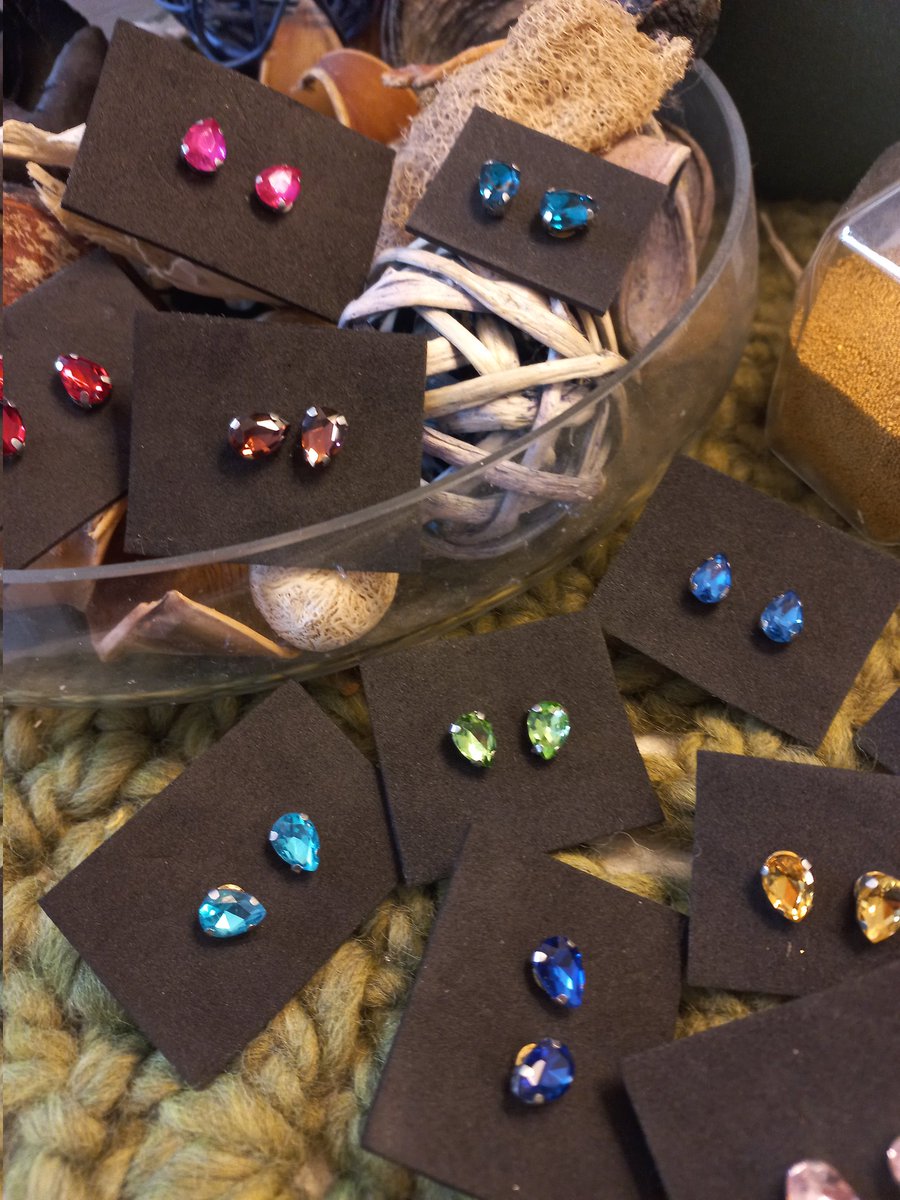 fiftycb's tweet photo. Facciamoci illuminare dalla bellezza...#littledrops #orecchini #puntiluce #bijoux
@LaBallerinaBia1 https://t.co/jWdkChnzUi