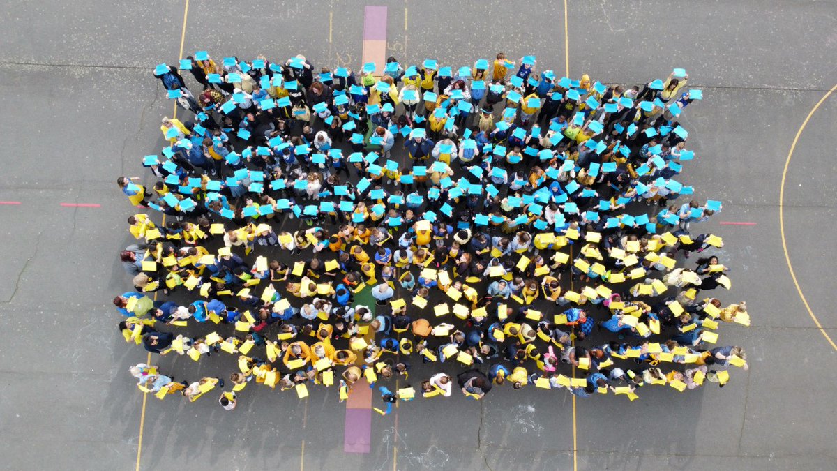 SpringfieldPri2's tweet photo. We have taken some time today to think about the people suffering in Ukraine. #WeStandWithUkraine #springfieldcares https://t.co/PnIZodkckk