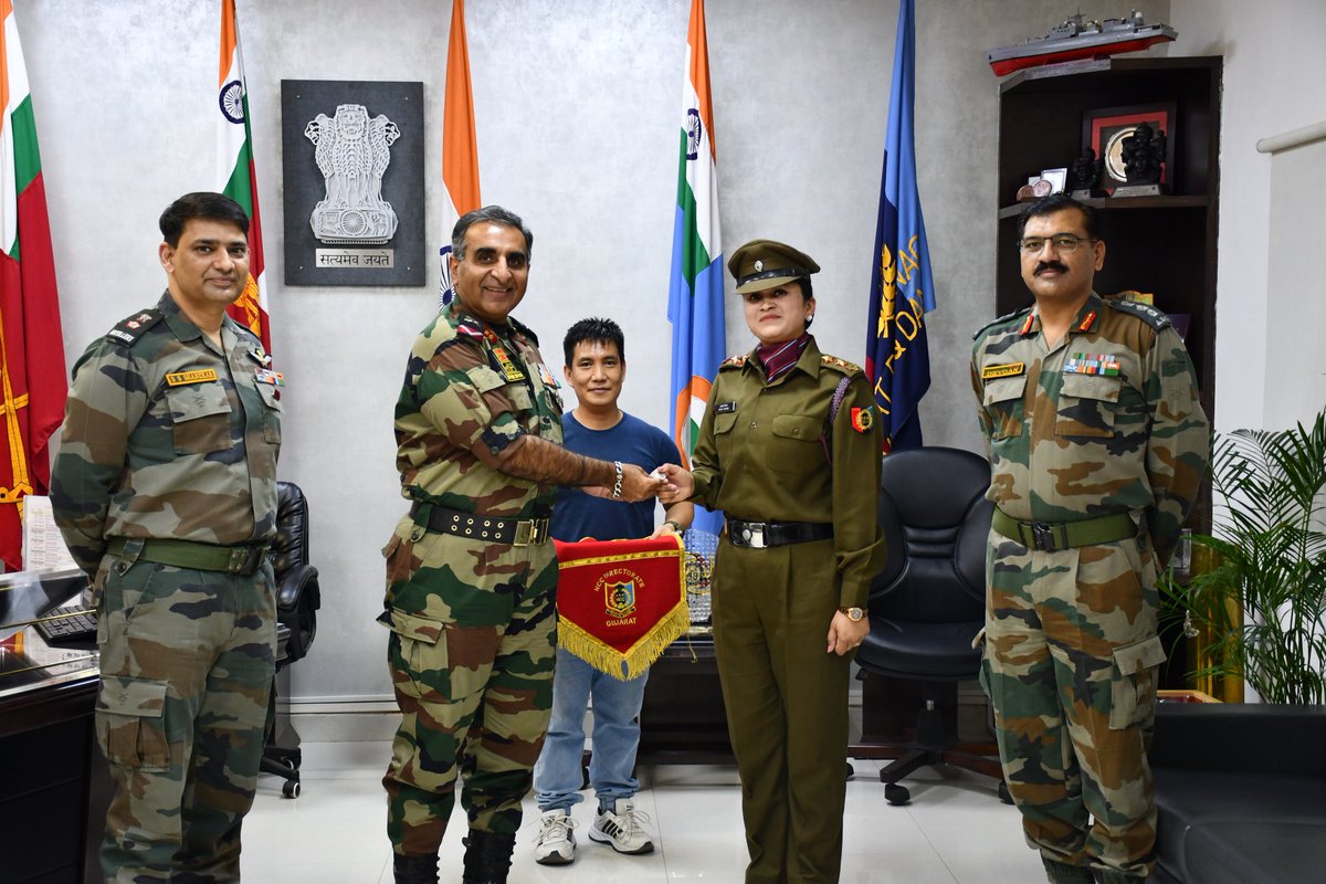 NCC_Dte_Gujarat's tweet photo. #NCCGUJARAT
Maj Gen Arvind Kapoor, ADG, Guj,Dadra Nagar Haveli,Daman &amp; Diu Dte felicitated Lt Swati Nigam, NCC Group HQ, Ahmedabad on being awarded DGNCC Commendation for  dedication &amp; exemplary performance
@DefencePRO_Guj   @HQ_DG_NCC
@CMOGuj
@jitu_vaghani
@GovernorofGuj https://t.co/iwiSIKoEcI