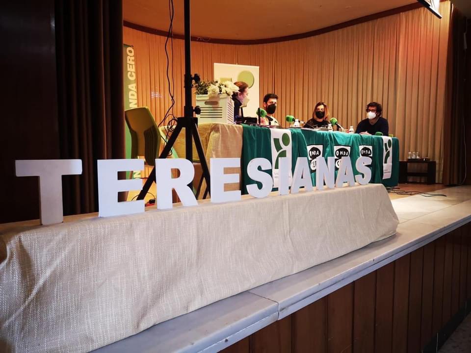 TeresianasSala's tweet photo. ¡ESTAMOS EN EL AIRE! https://t.co/cqN4n7iAtJ… vía @OndaCero_es @FETeresiana https://t.co/lo5aANUHi6