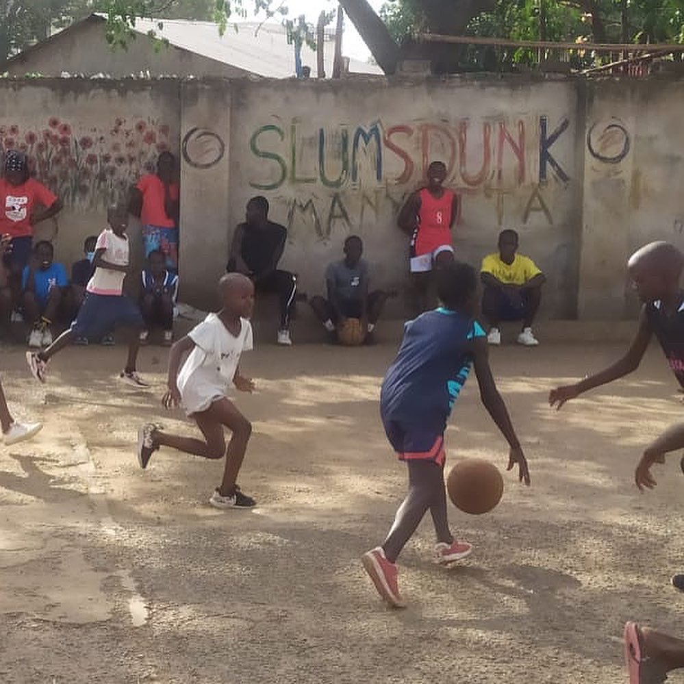 SlumsDunk's tweet photo. Quando al mattino ci arrivano le foto da parte dei coaches dei diversi progetti che abbiamo per il mondo, la giornata inizia alla grande 💥
#kisumu #slumsdunk https://t.co/I58Mj5MZOl
