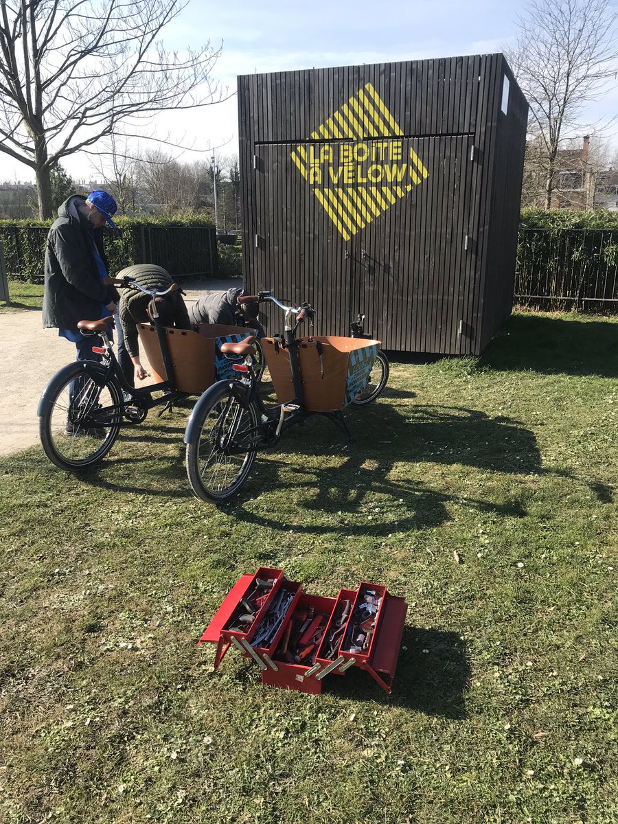 velowomon's tweet photo. Ravie de retrouver toutes les semaines l’#imefacilitedbarbieux qui entretient nos #velocargo #laboiteavelow #MobiliteDurable @VilleLambersart https://t.co/EdeZjM2q5Y