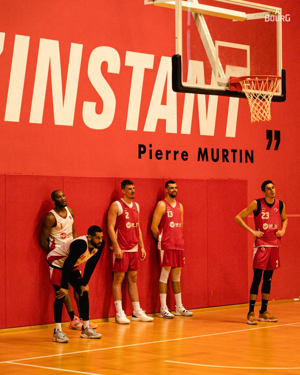 JLBourgBasket's tweet photo. Dernier entraînement avant de partir à Paris ! 

La rencontre de demain sera très importante pour la JL dans la course aux playoffs. On ne lâche rien, tout est encore possible 👊 

#WeRedy 🔴⚪️ https://t.co/cy3S78L7X9