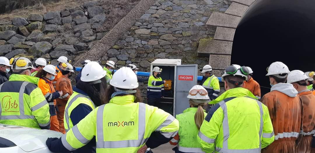 El 9 de marzo se llevó a cabo una jornada formativa teórico/prácticas sobre la utilización de detonadores electrónicos, seguida de una voladura real con RIOTRONIC X+

#formación #minería #MAXAM #innovacioneducativa #innovacion #obracivil #innovacionsocial #fundaciones