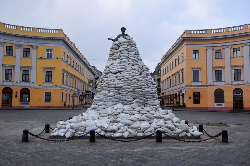 franakviacorka's tweet photo. Ukraine tries to save its culture https://t.co/SbgDx7wosa