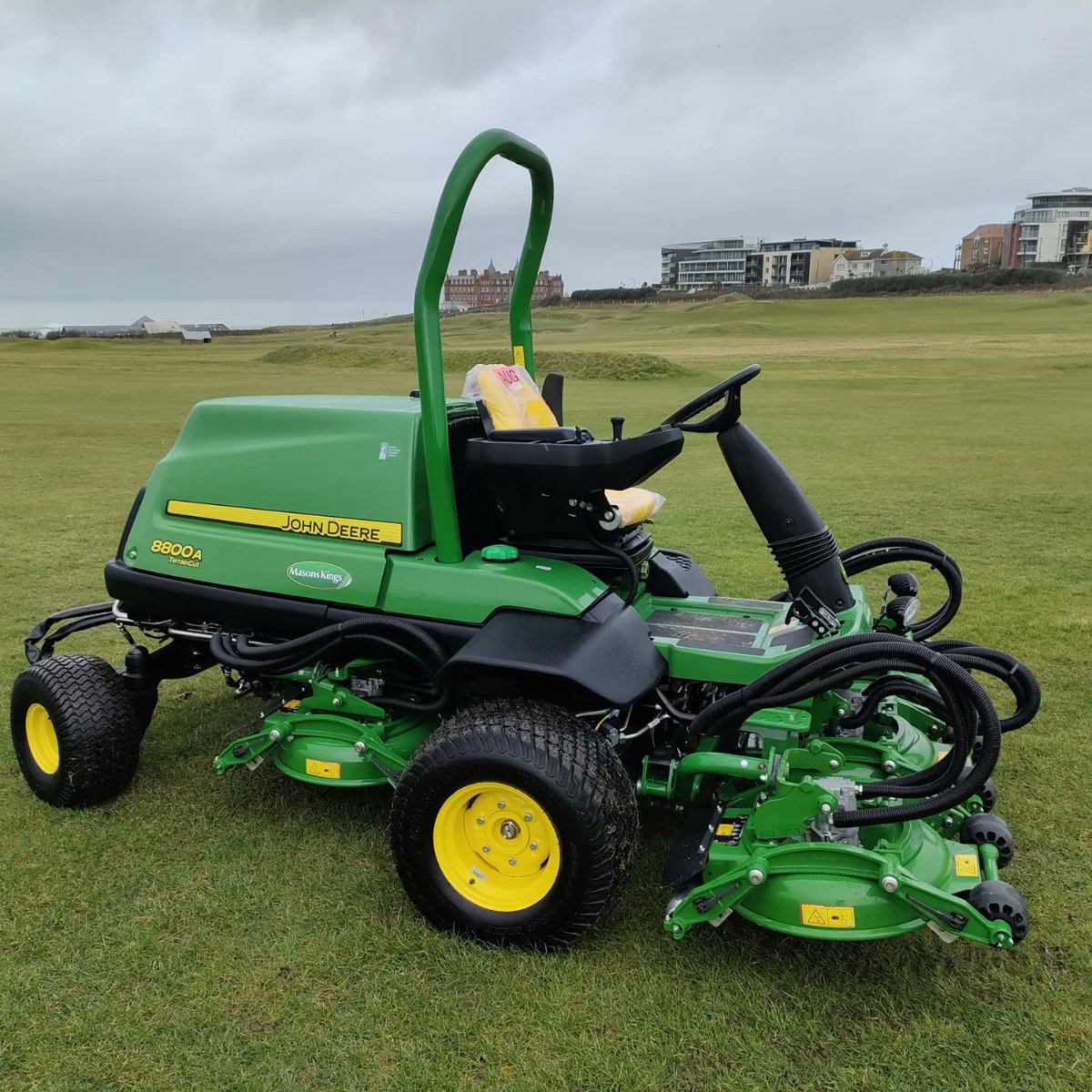 Further investment by the club, taking delivery this morning of a <a href="/JohnDeere/">John Deere USA</a> 8800A. The latest addition to our fleet in the transition from red to green.

Thanks to <a href="/DavidBarnesMK/">David Barnes</a> and @masonskings for great service.

#nothingrunslikeadeere #investment