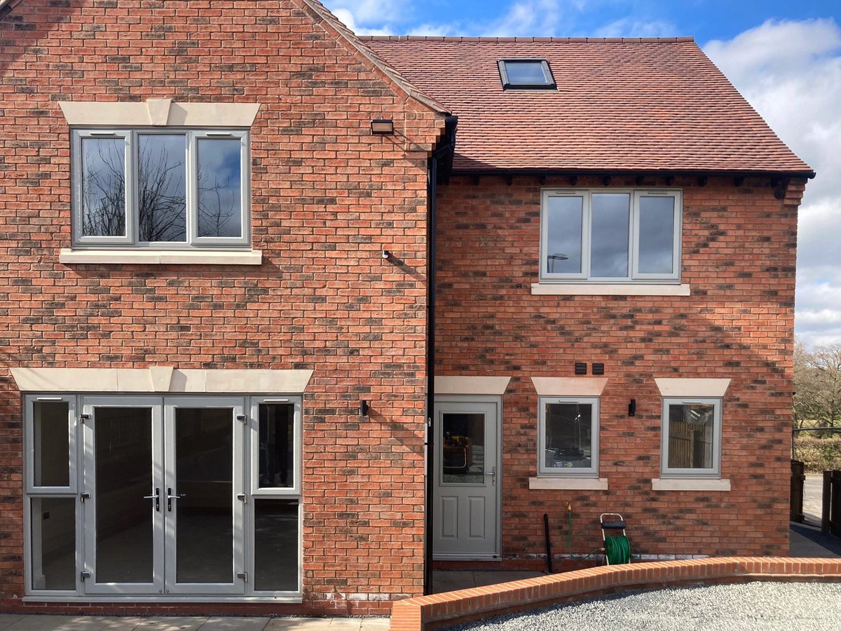 We’ve supplied the most gorgeous Agate Grey windows frames for this beautiful new build! Agate Grey is a light and fresh alternative to darker greys – a delicate blend of light green and grey, Agate Grey lends itself to a range of properties as you can see!

#worcestershirehour