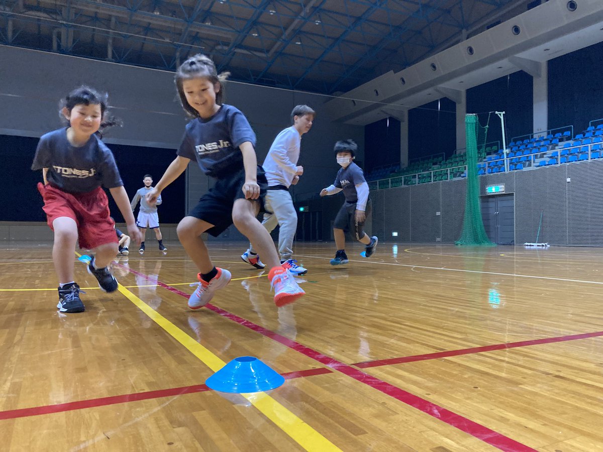 stonesjr_b_ball's tweet photo. 2022.3.10(Thr)
【エンジョイクラス】
元気の良さが素晴らしい!!
風船のドリブルメニューには苦戦!
それでもみんなのチャレンジをやめない姿、ナイスです!
#夢中のキッカケ
#STONESJr
#ストーンズジュニア
#バスケットボールスクール
#小豆島STONES
#小豆島スポーティーズ
#エンジョイクラス https://t.co/TryXc8C2vq