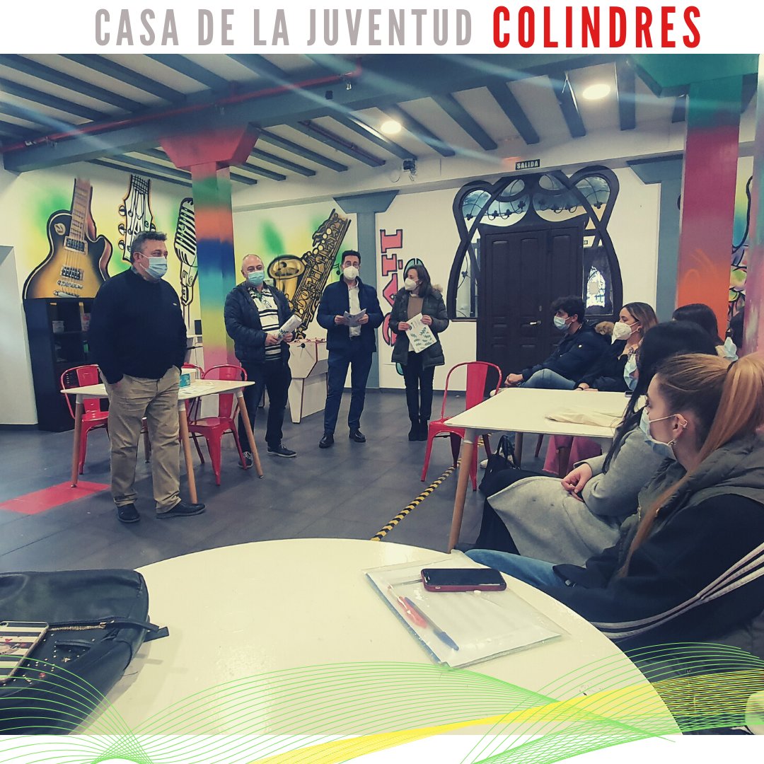 SERJUCO's tweet photo. La directora de @jovenmania del @cantabriaes Alicia Renedo  visitó el proyecto TRASGU que se desarrolla en la Casa de la juventud organizado por la @etlserjoven y financiado por la Obra Social La Caixa. Un curso de MONITOR DE TIEMPO LIBRE con 16 participantes. https://t.co/VK5jgCpnKZ