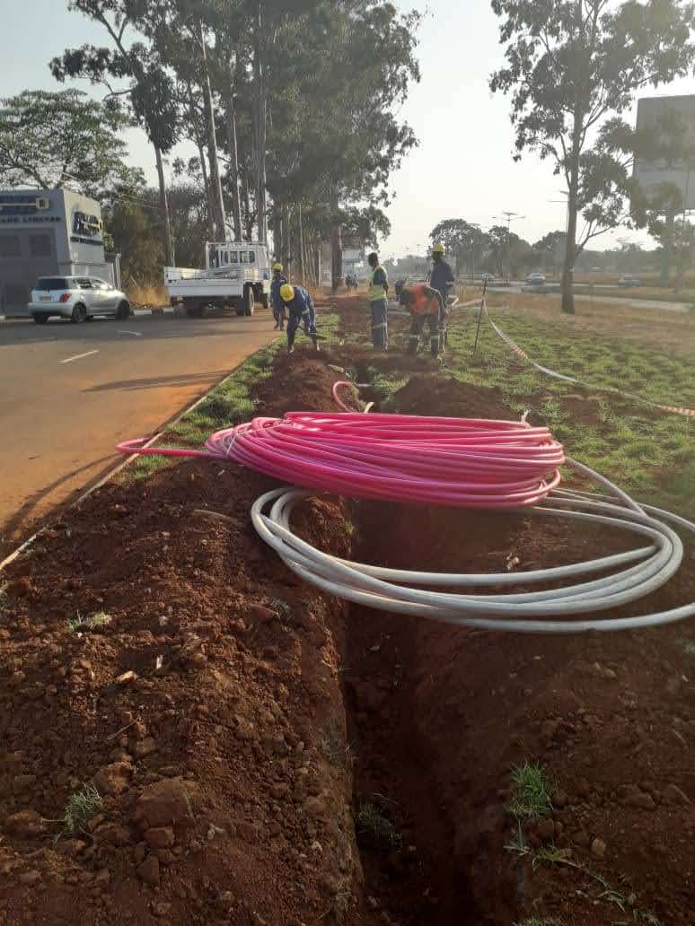 KeytopTech's tweet photo. Fiber laying and thrustboring (road crossing) NMB Borrowdale Road # fiber #trenching #thrustboring https://t.co/1iWYFTQDfz